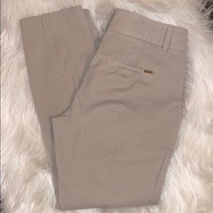 ❣️White House Black Market Capris.